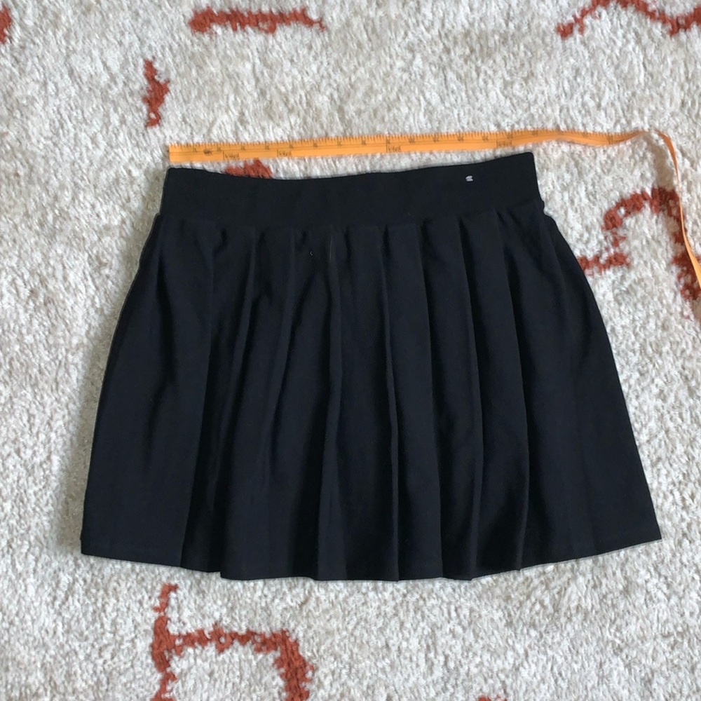 NWOT- Lovestreak- Sz Lrg- Black- Pleated Skirt- Thick Waistband- 16” Length